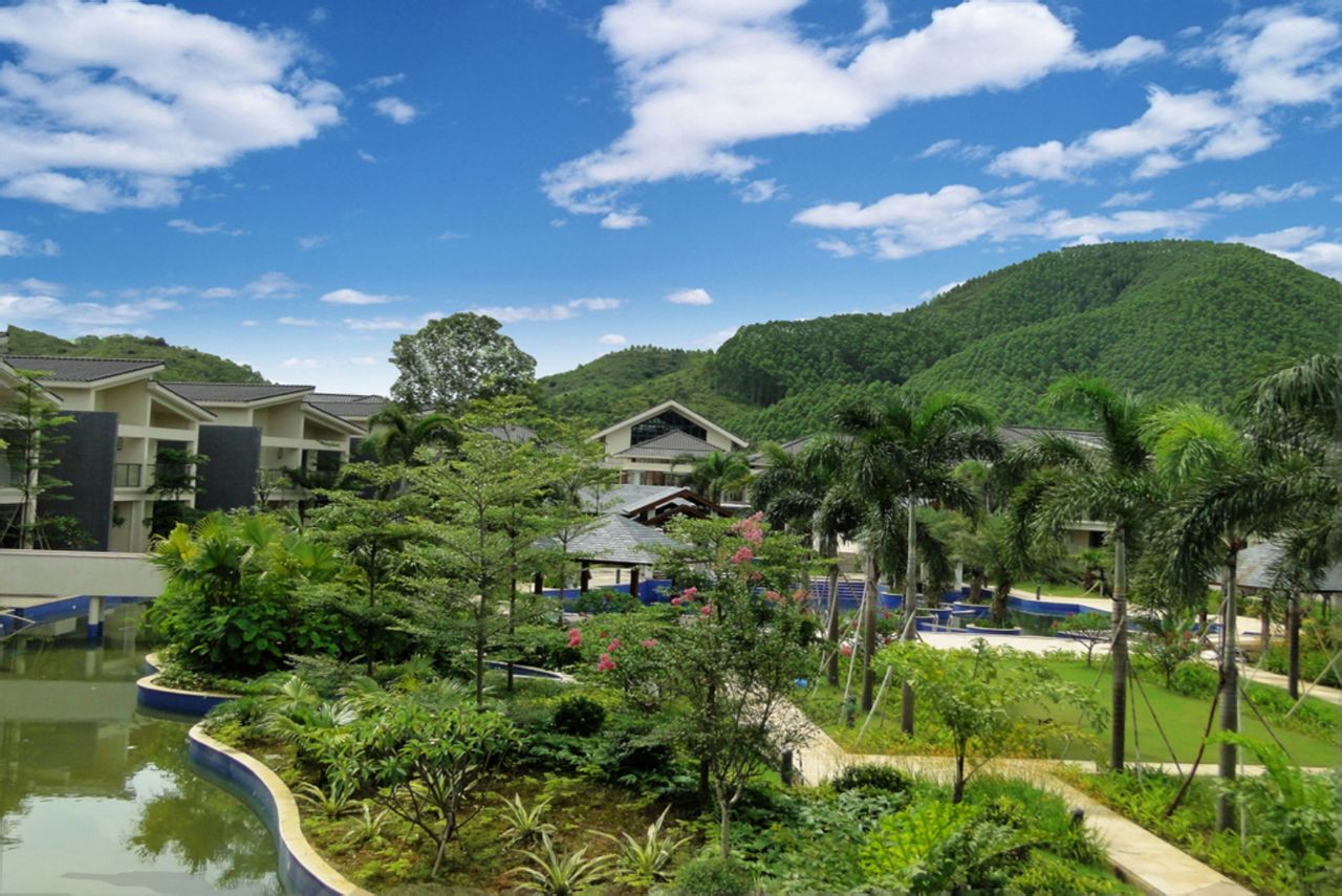  p>恩平万亩泉林度假区的特色是山湖温泉,养心胜地,建筑面积6000多