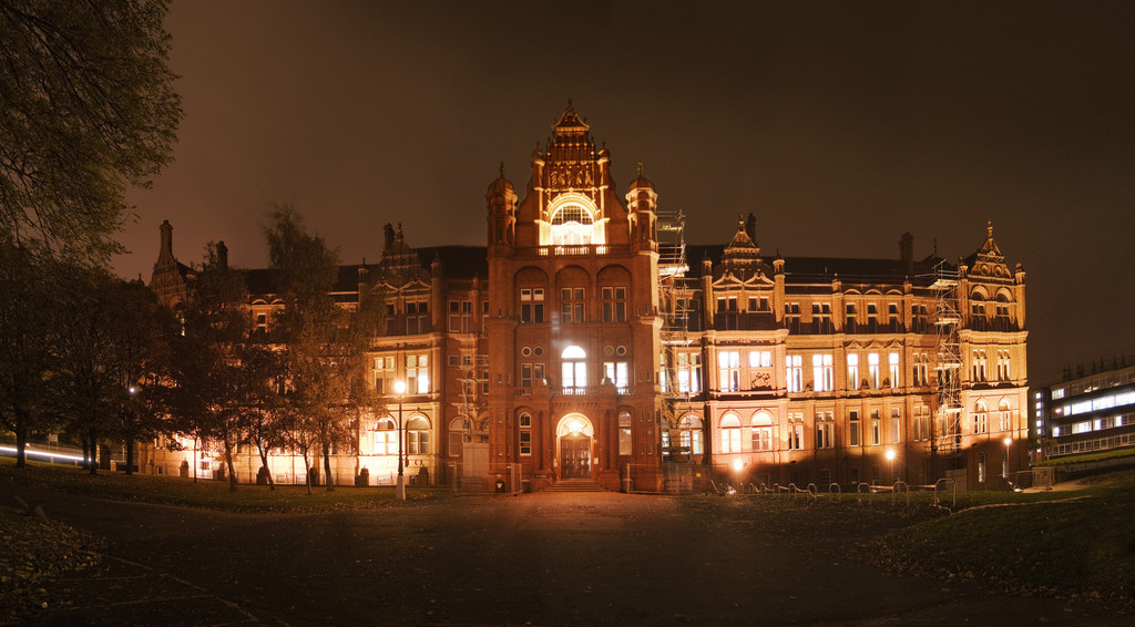  p>索尔福德大学(university of salford)毗邻繁华的英国曼彻斯特市