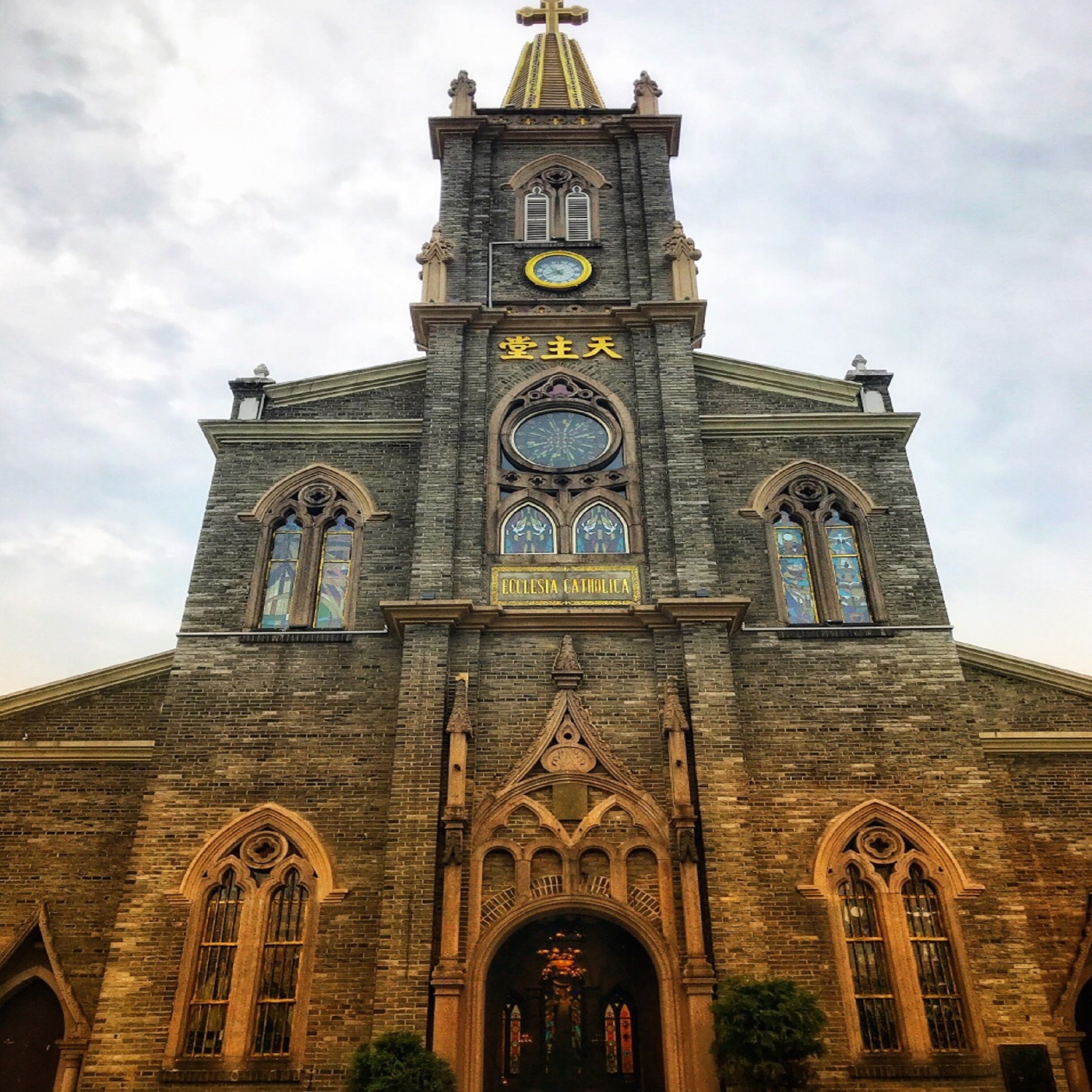  p>泛船浦天主教堂,位于福州市仓山区南台岛,是福建省级文物保护单位.