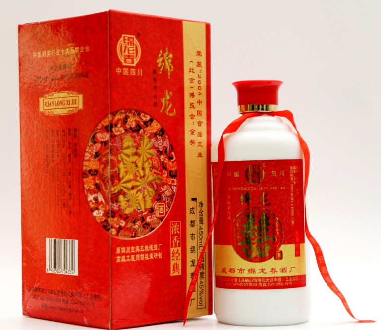 绵龙春是一款优质高粱,糯米,小麦为原料发酵而成的浓香型白酒.