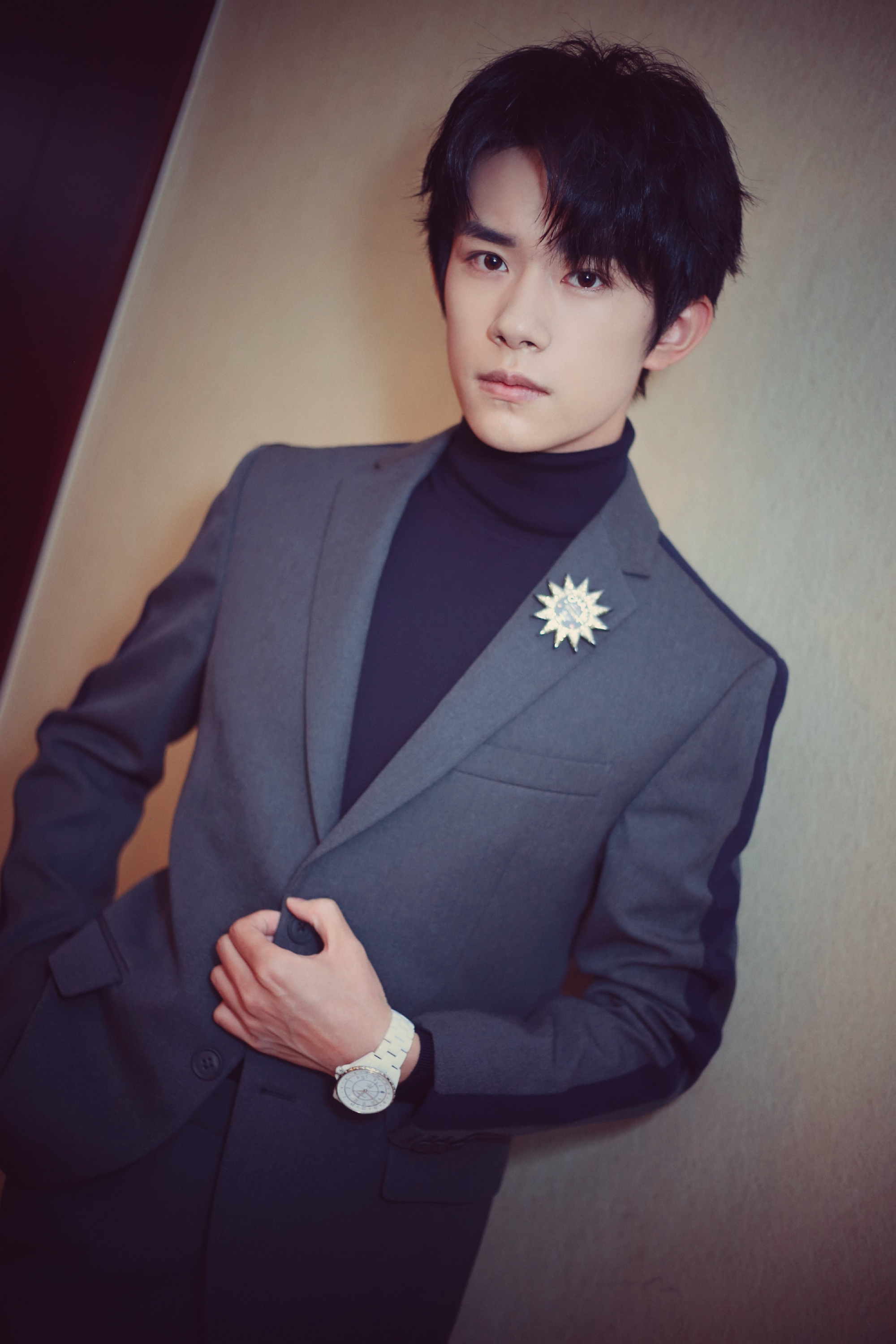  p>易烊千玺,2000年11月28日生于湖南怀化,中国内地男演员,歌手,舞者