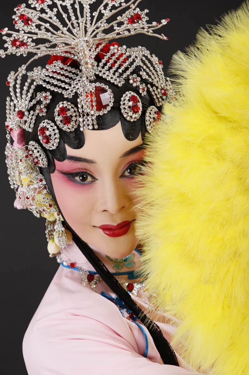 现为唐山演艺集团公司评剧团(原唐山市评剧团)优秀青年演员,工青衣