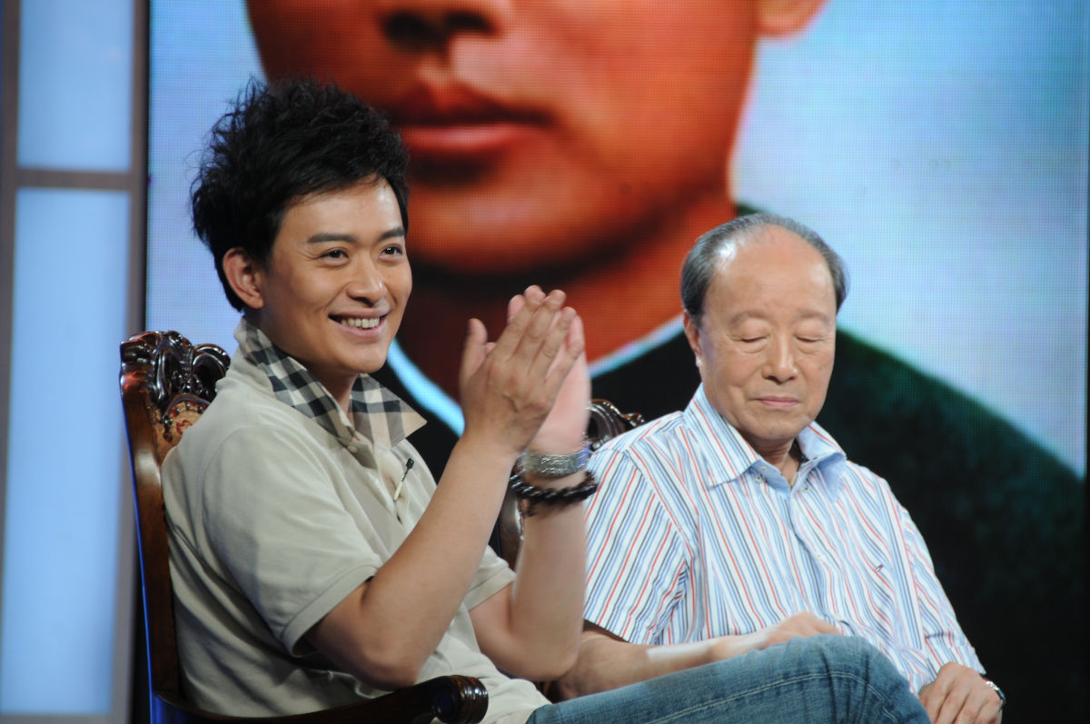 《背后的故事》是 a target="_blank" href="/item/湖南卫视/220836"