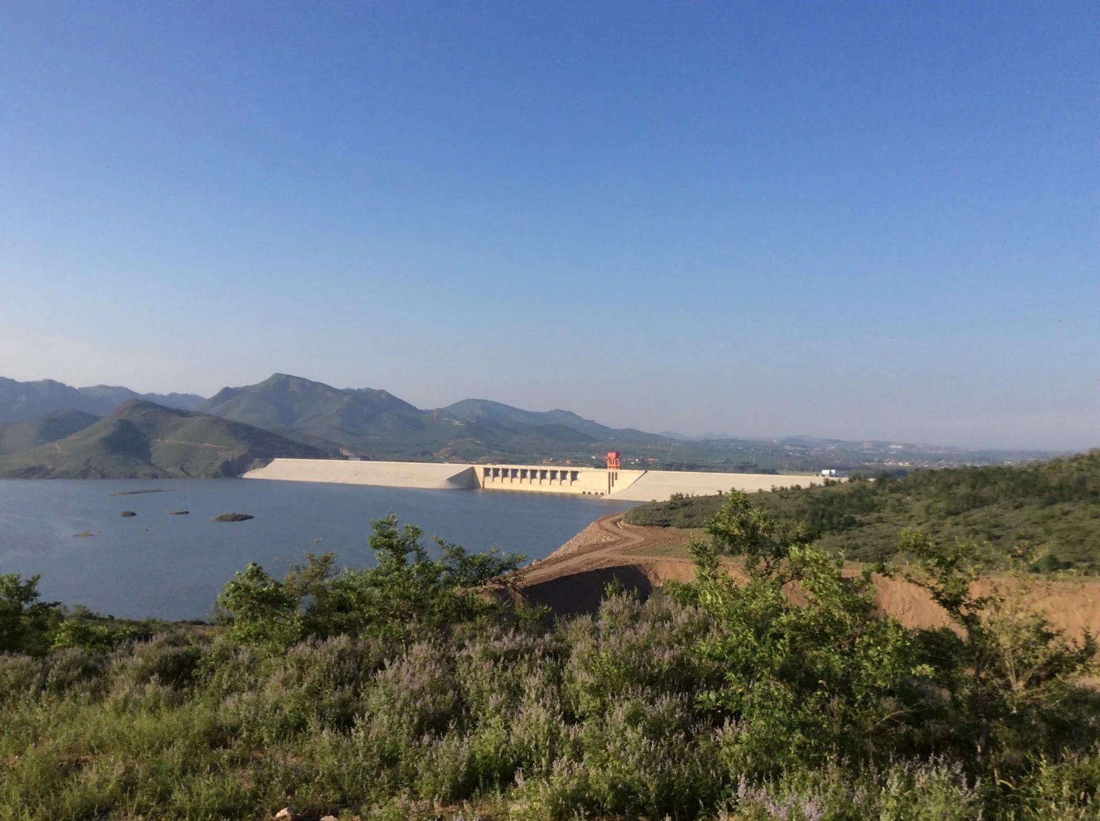  p>锦凌水库项目坝址位于锦州市近郊区的后山河营子村,距锦州市9.5km.