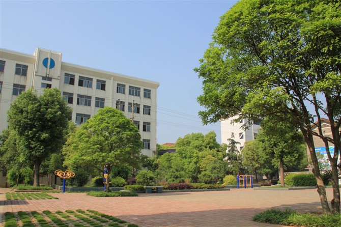  p>临澧县第二中学,简称临澧二中,始建于1956年9月,办学渊源可上溯至