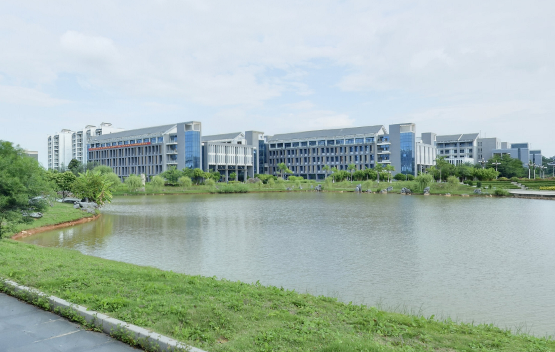  p>南宁学院是经教育部批准的民办全日制普通高等学校,为国家首批应用