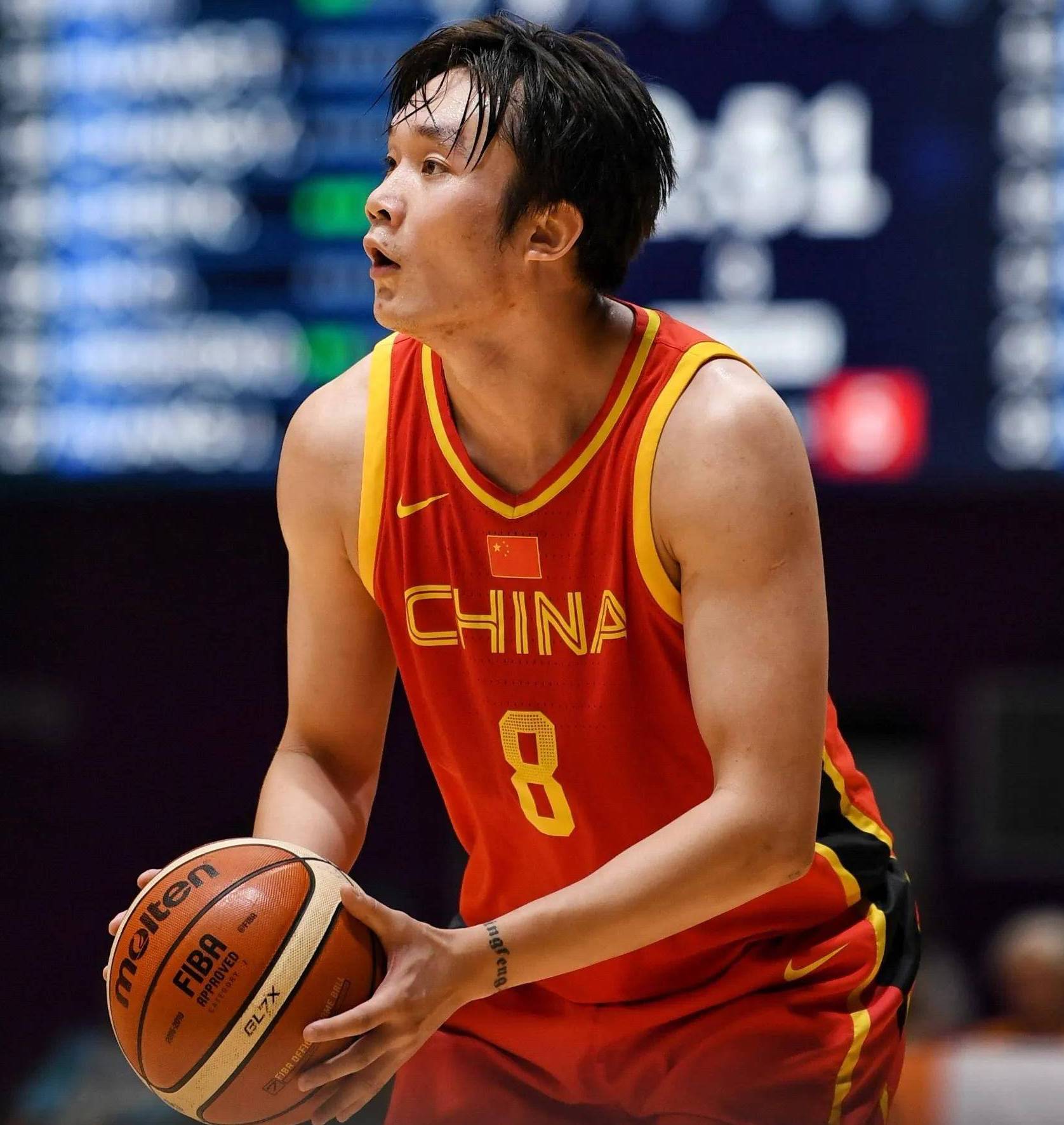 ="36972">克拉玛依 /a>,中国职业篮球运动员,司职小前锋,效力于cba a