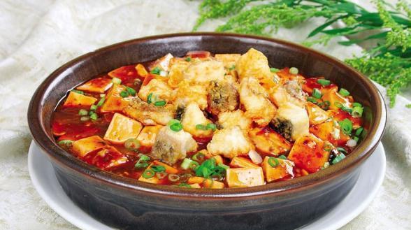  p>麻辣豆腐鱼是一道变形菜,融合了麻婆豆腐的底子加上豆瓣鱼的神髓.