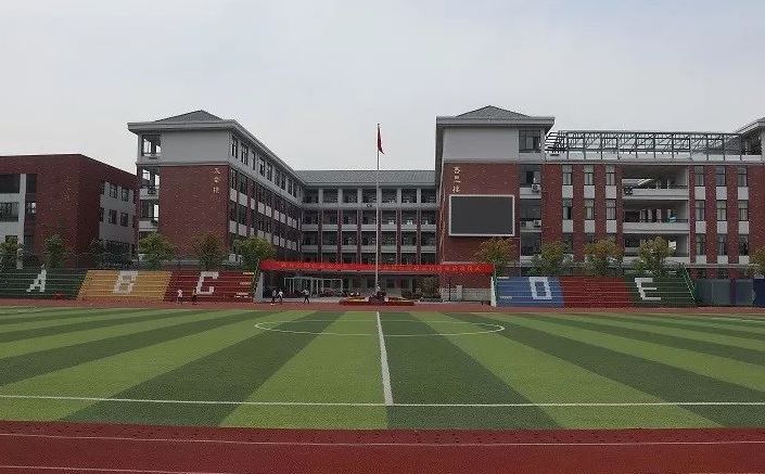  p>合肥市少儿艺术学校于1998年6月建校,2015年9月搬迁至位居当涂路与