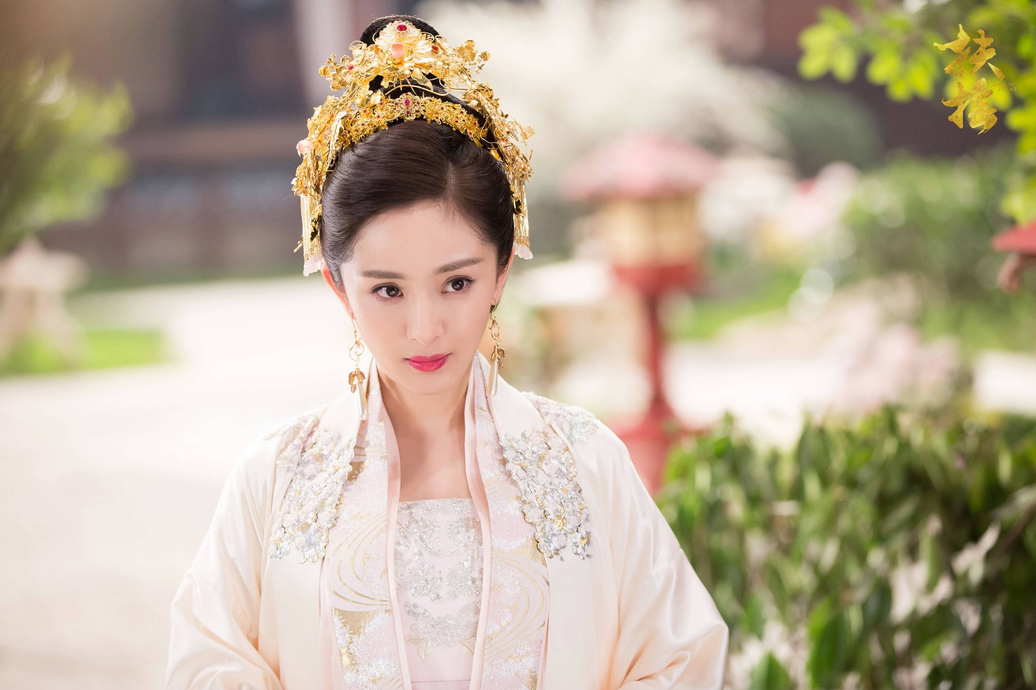  p>杨幂,1986年9月12日出生于北京市,中国内地影视女演员,流行乐歌手