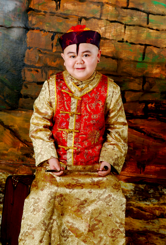 vbeyt">亚洲神童小布丁,男,原名:张荣,出生于四川省巴中市,喜剧演员