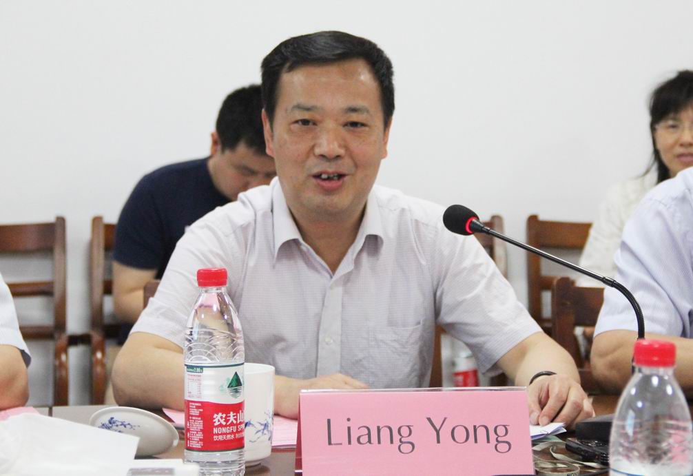 1964年6月出生,江西省 a target="_blank" href="/item/万载/7506677"