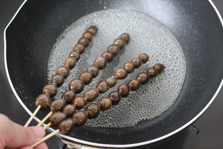  p>山药豆糖葫芦是一道菜品,主料为山药豆,麦芽糖. /p>