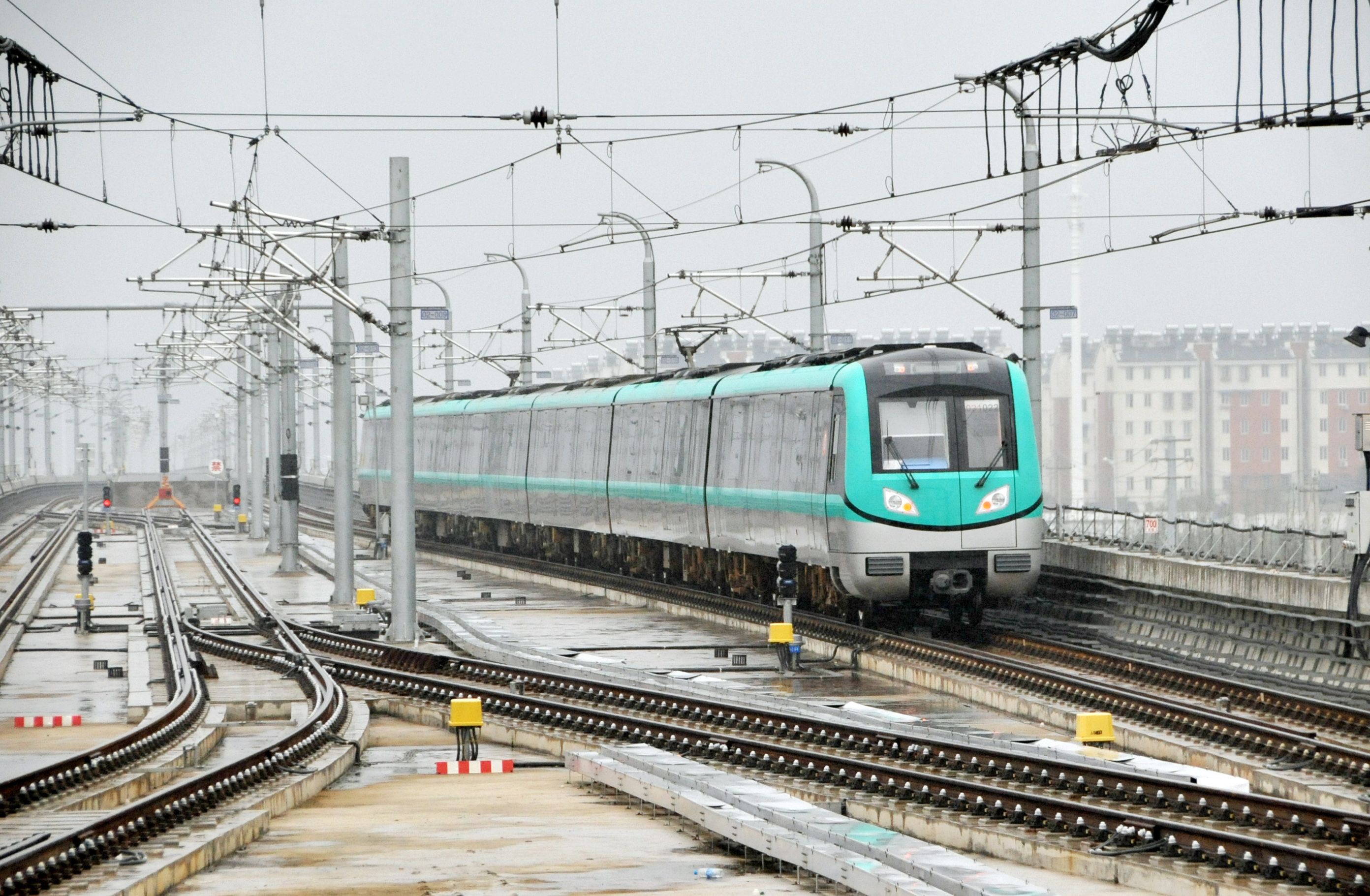 无套大学生群体风险攀升引关注，校园健康防护意识亟待加强，医疗机构呼吁重视防艾教育，社会多方合力守护青春安全。