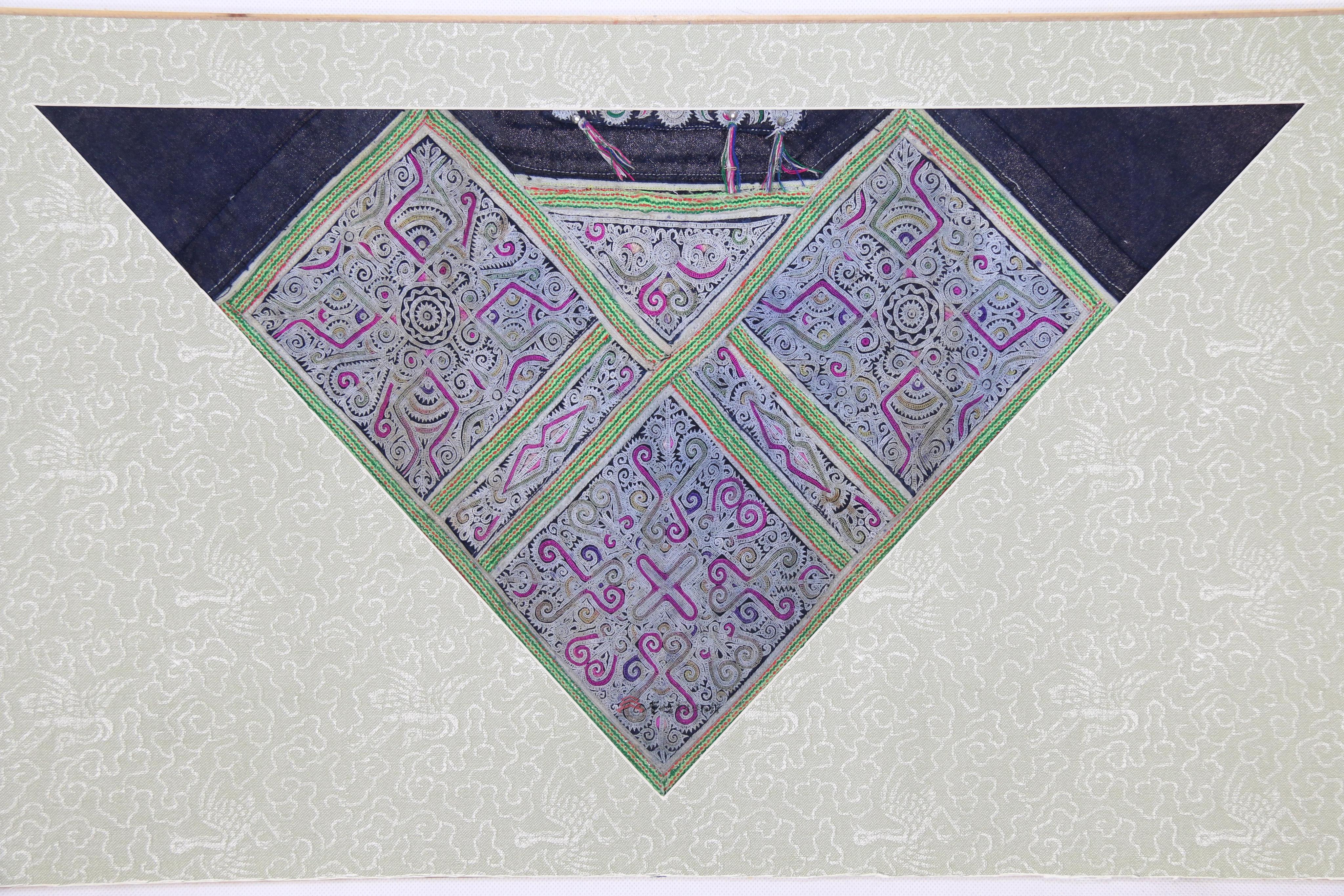 当代贵州岜沙苗族锁绣龙纹太阳纹胸围腰