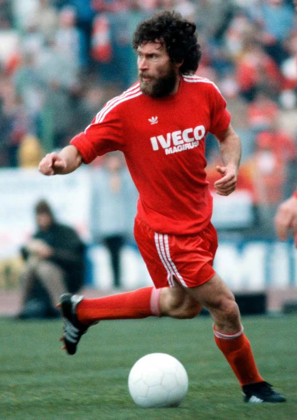  p>保罗·布莱特纳(paul breitner),1951年9月5日出生于德国科尔伯