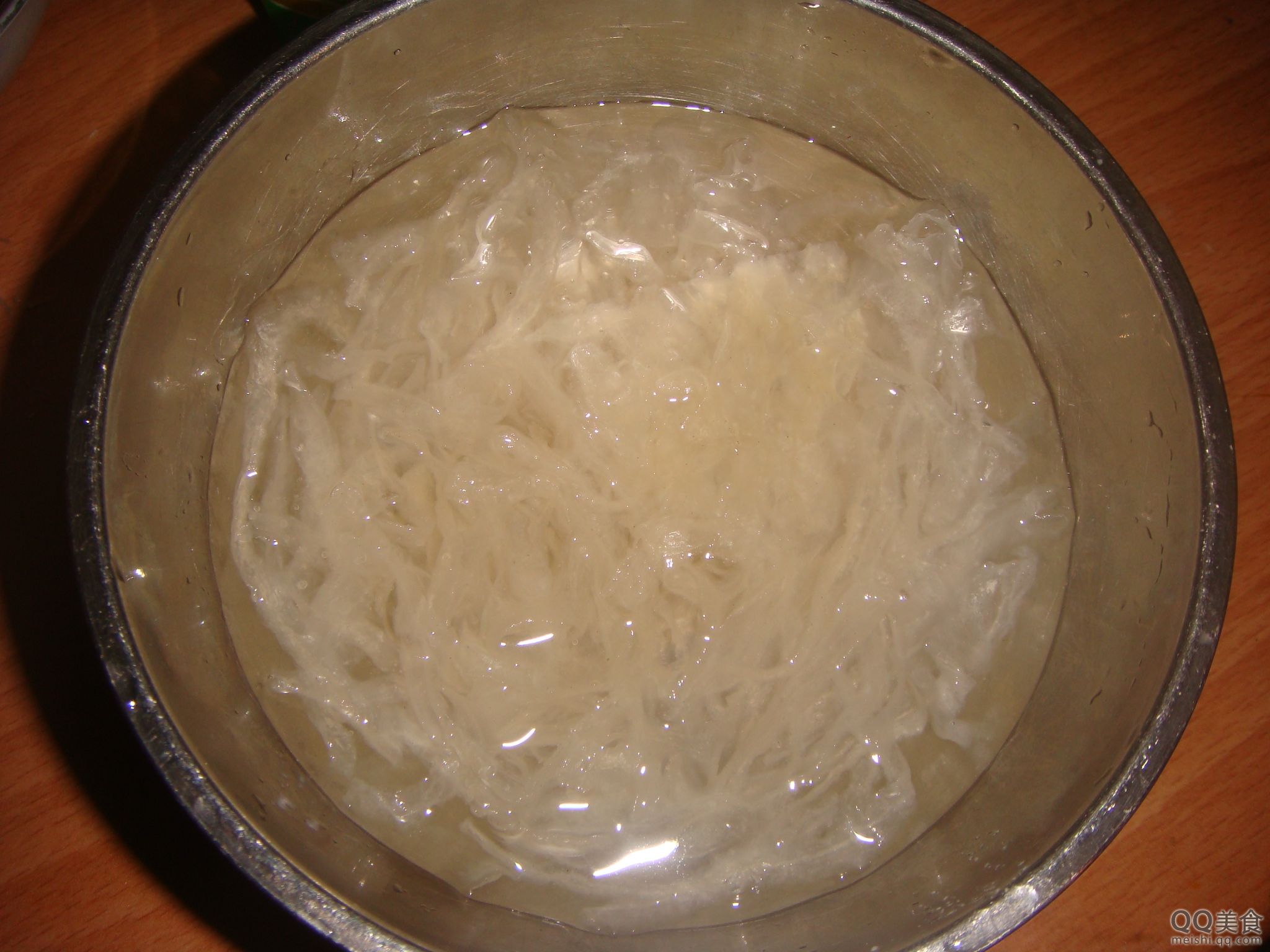  p>卡拉胶(carrageenan)是一种亲水性胶体,又称为麒麟菜胶,石花菜胶