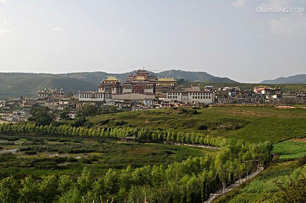 甘丹寺(gandanshi),位于印度卡纳塔克邦孟果