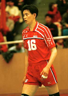  p>朱刚,原男子排球运动员,国家男排队员,四川男排主力副攻手朱刚2001