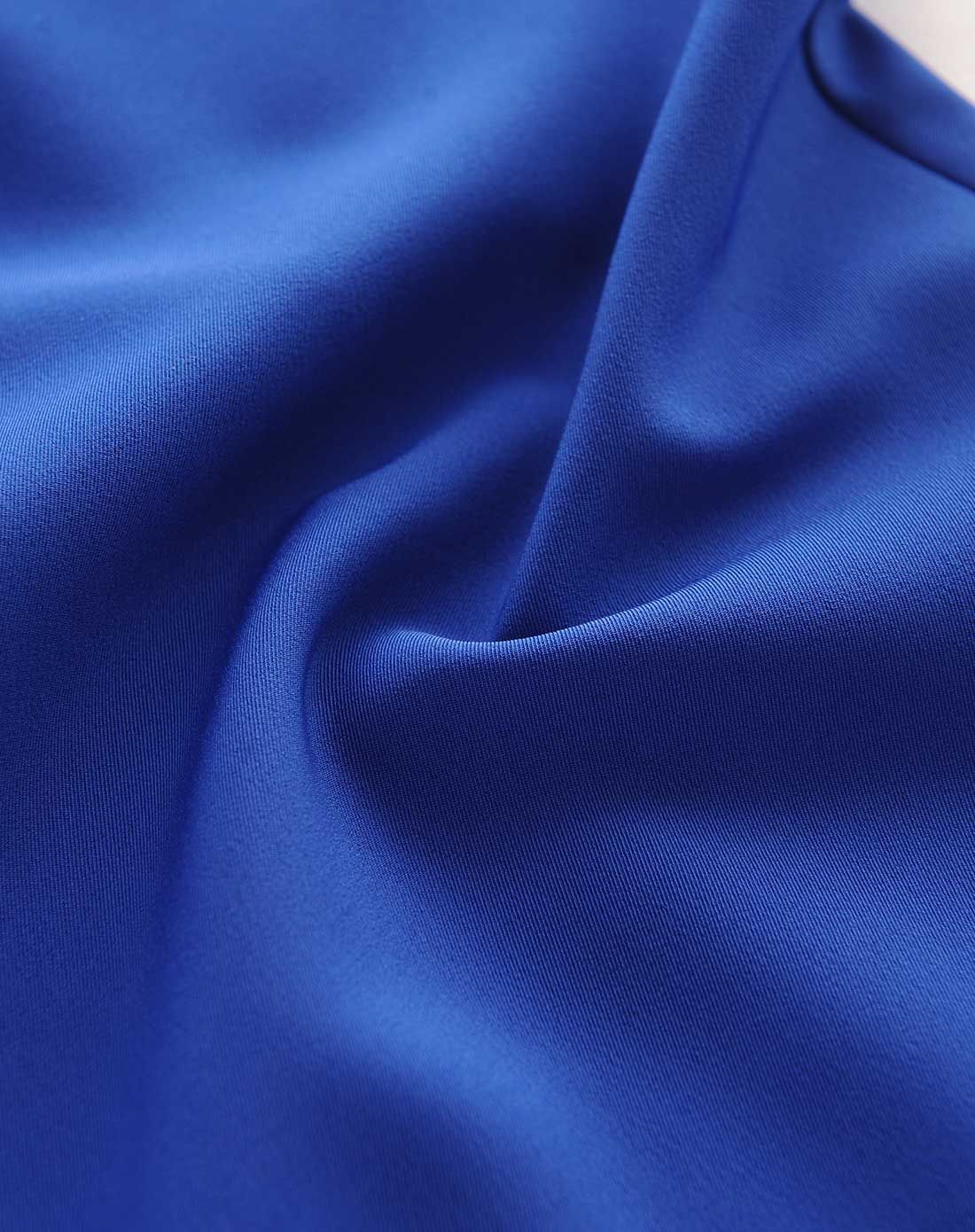  p>宝蓝色是蓝色的一种,纯净蓝宝石的 a href="#" data-lemmaid="5014