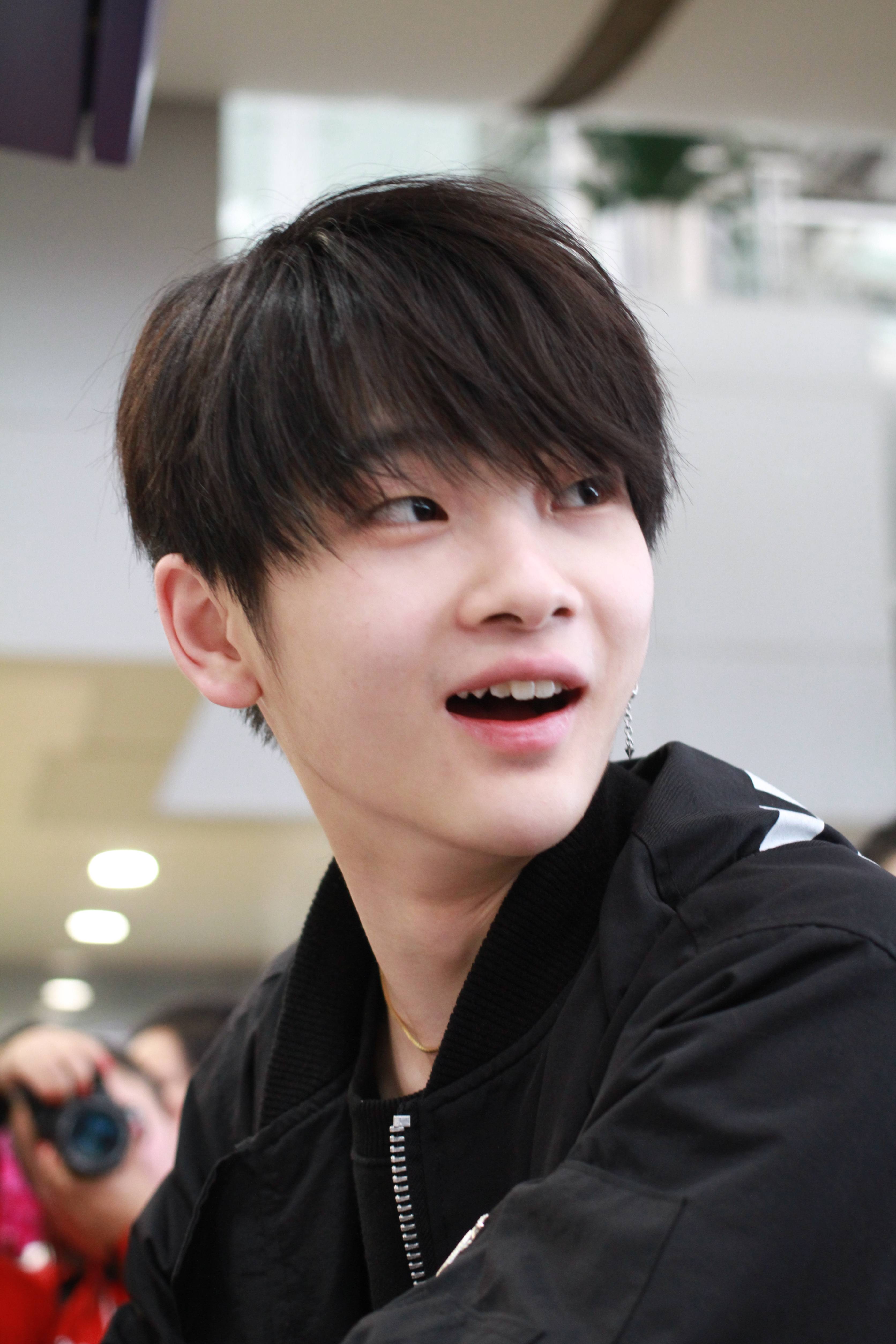  p>周震南(vin),2000年6月21日出生于重庆市,中