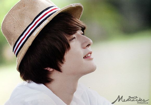  p>金成帝,1986年11月17日出生,韩国男歌手.