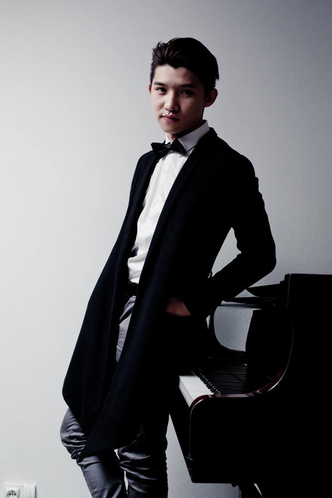  p>鲍释贤,原名鲍天卯,当代青年钢琴家, a target="_blank" href="