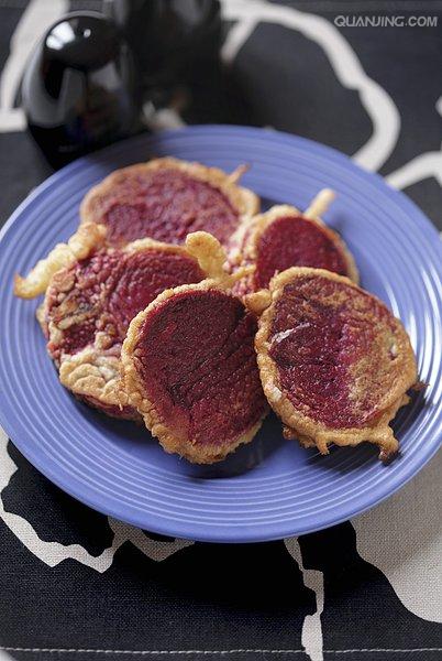  p>油条,又称馃子,是一种古老的汉族面食,长条形中空的 a target="