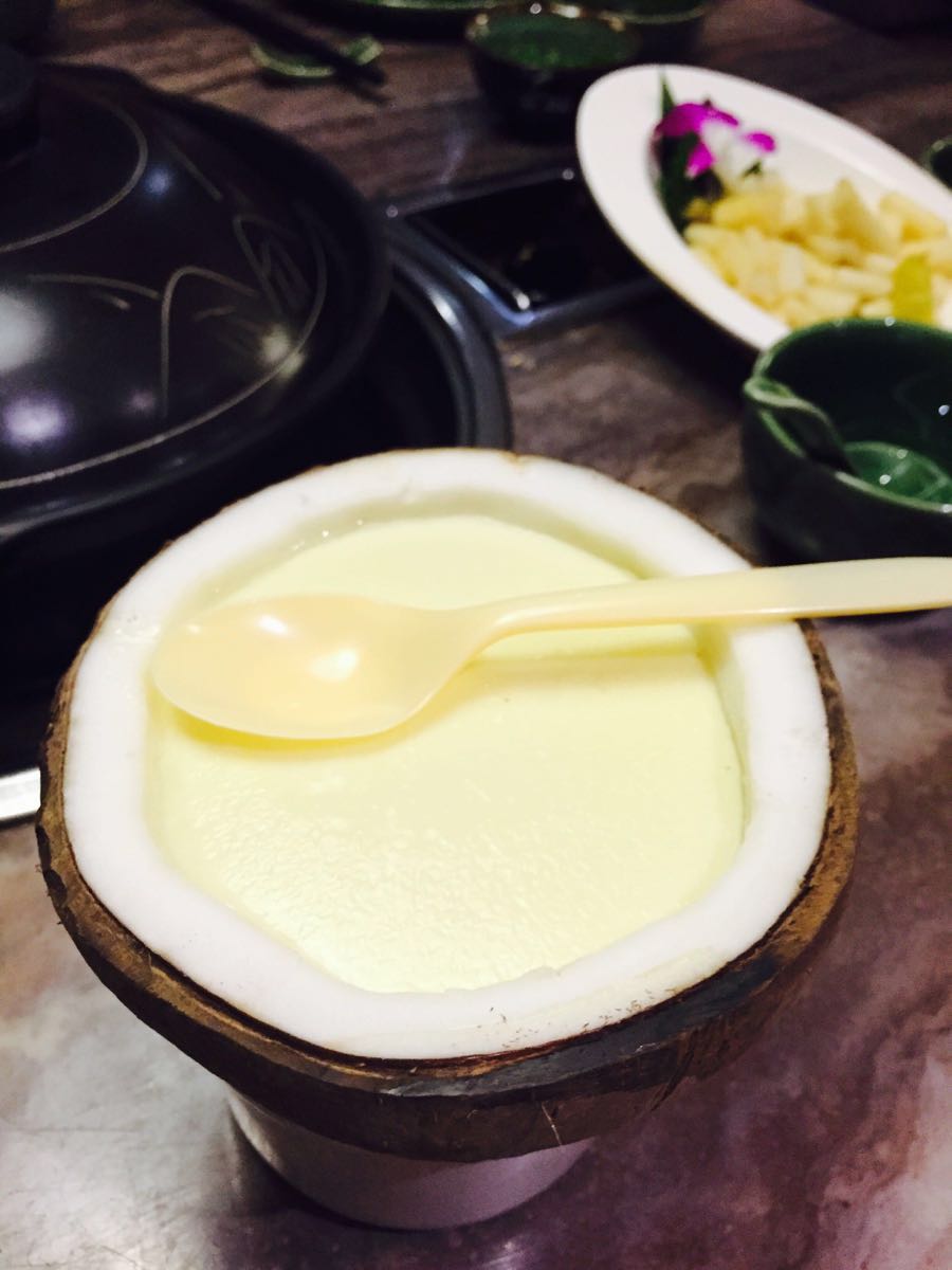 椰汁及椰肉含大量蛋白质,果糖,葡萄糖,蔗糖,脂肪, a target="_blank"