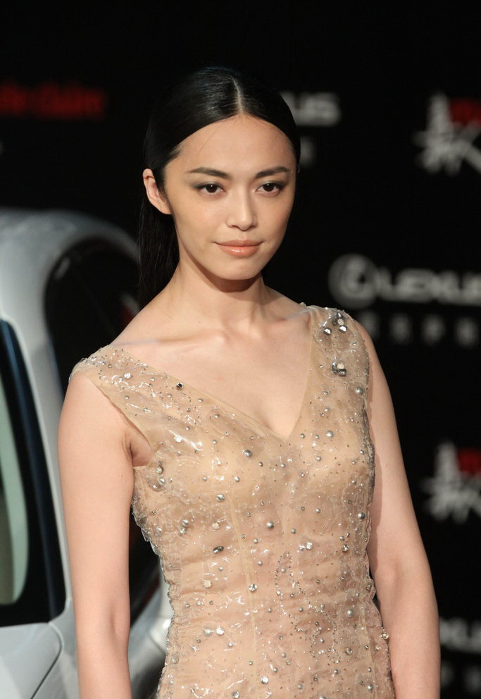  p>姚晨,1979年10月5日出生于福建福州,祖籍福建泉州石狮,成长于福建