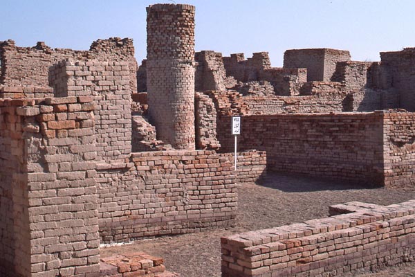  p>摩亨佐-达罗(公元前2600年-前1800年),又称"死丘"或"死亡之丘"