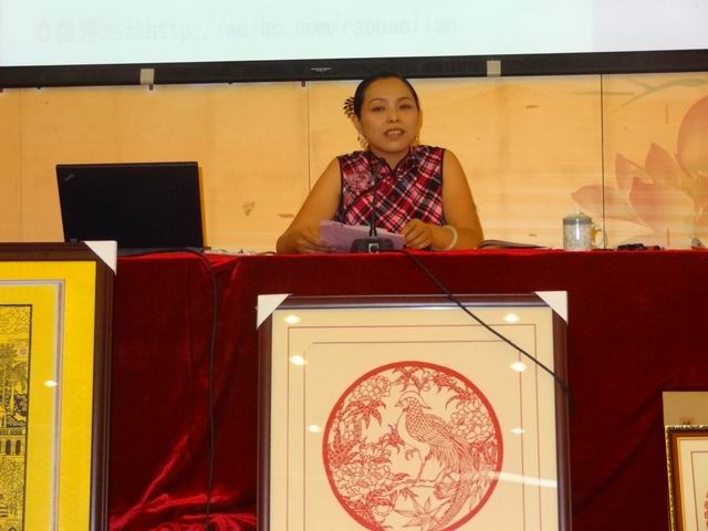  p data-id="gnxaj4n5md">饶宝莲,女,1974年1月出生于 a target="