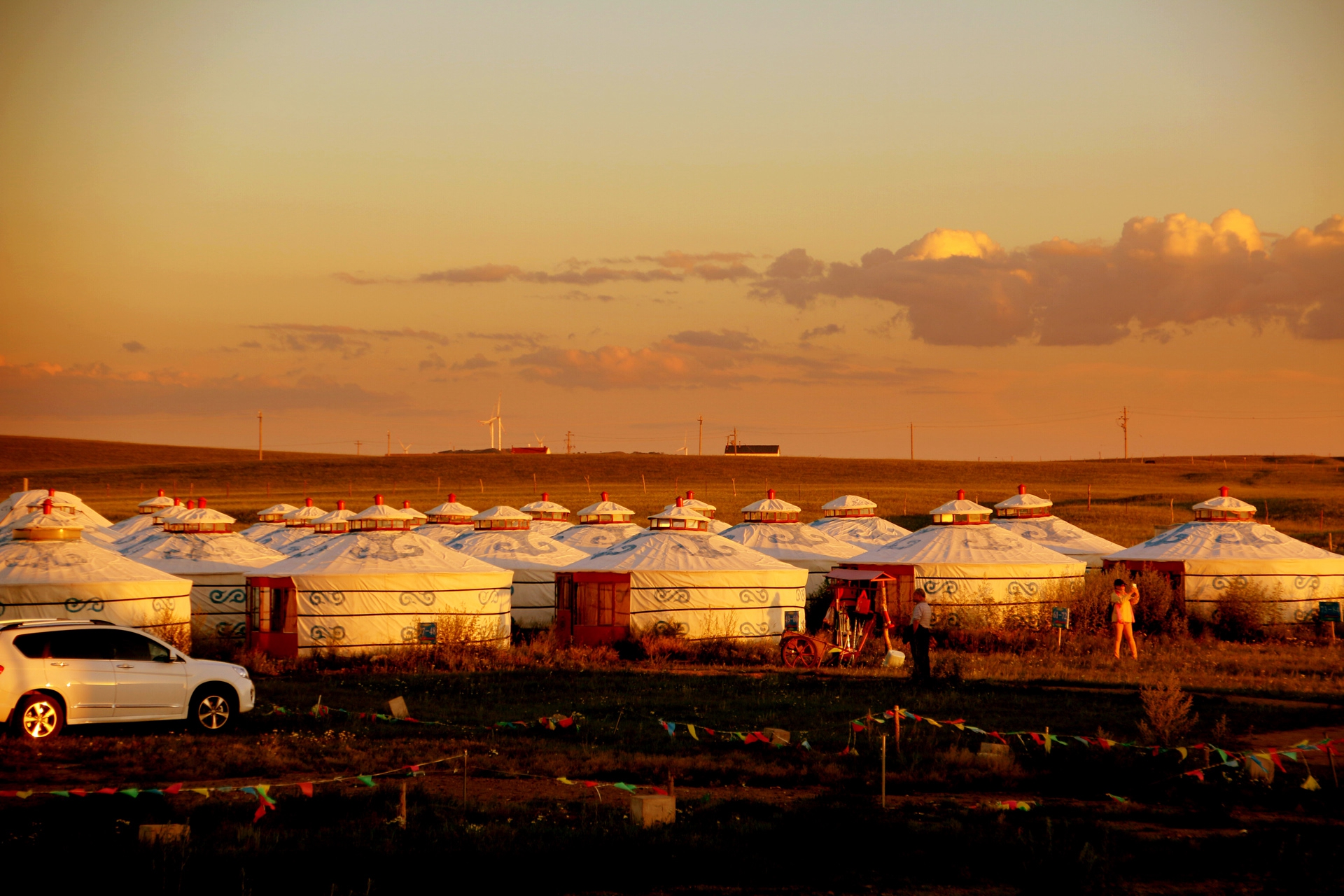 data-lemmaid="129889">蒙古族 /a>牧民居住的一种房子