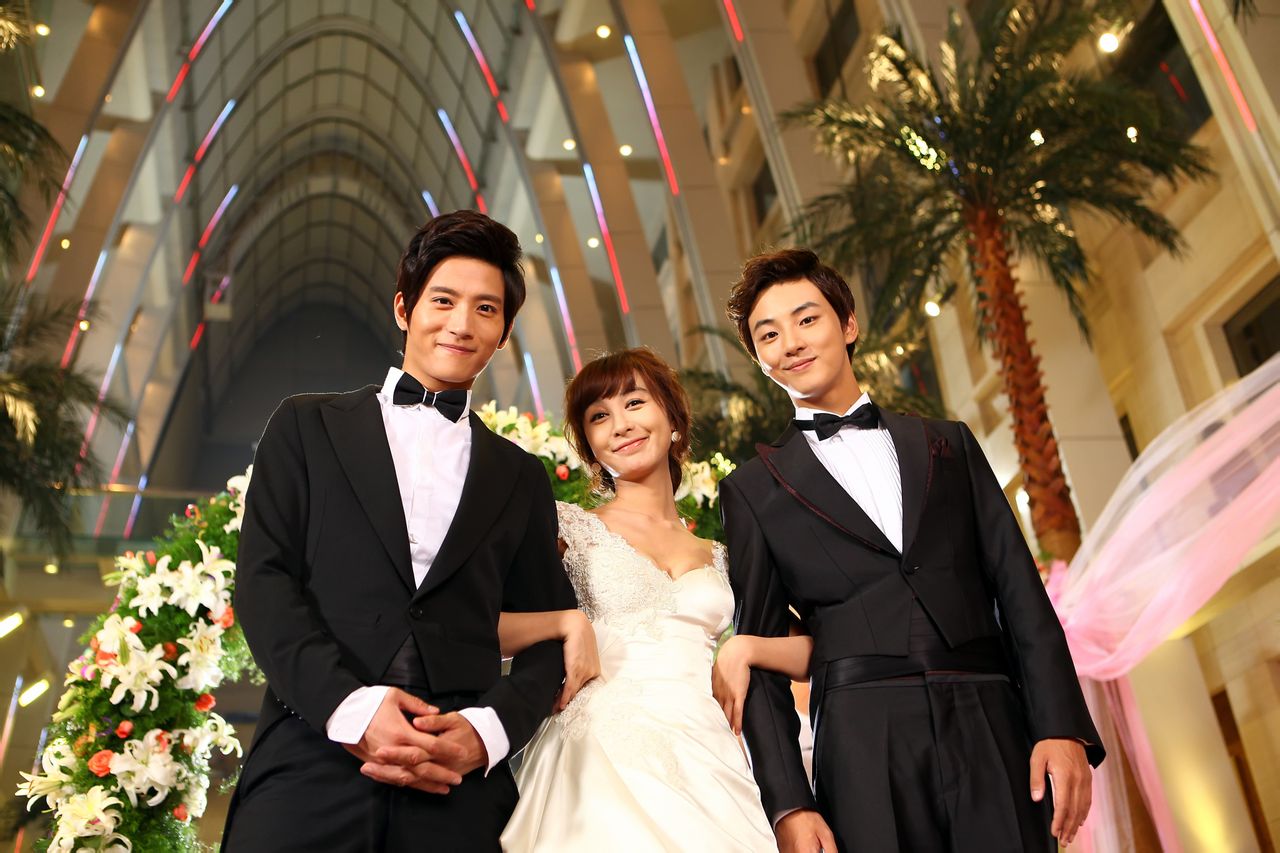  p>《幸福的面条》是由 a href="#" data-lemmaid="10312395">尹施允 