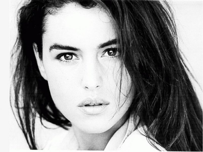  p>莫妮卡·贝鲁奇 i>(monica bellucci) /i>,1964年9月30日出生于