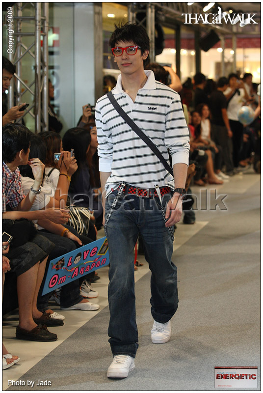  p>颂恩·宋帕山(son),1988年11月12日出生于泰国曼谷,泰国男演员