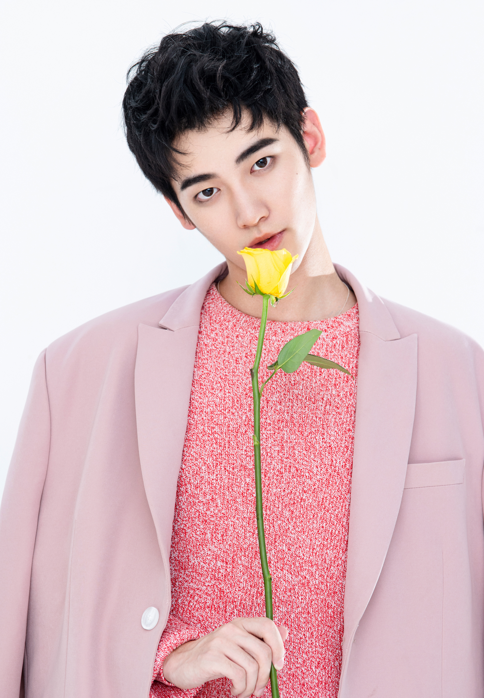  /p> p>2017年担任电影《我听说》中的男主角,从而正式进入演艺圈