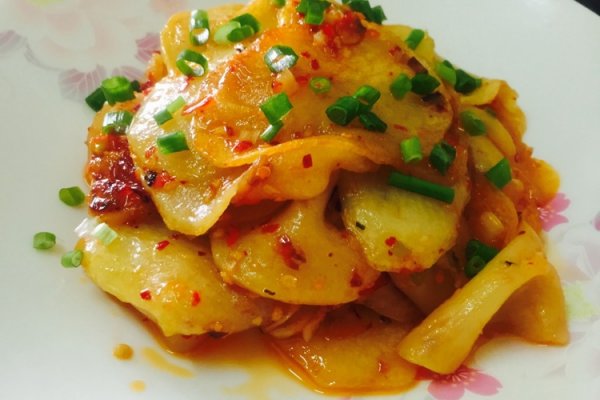 韭香肉末土豆片