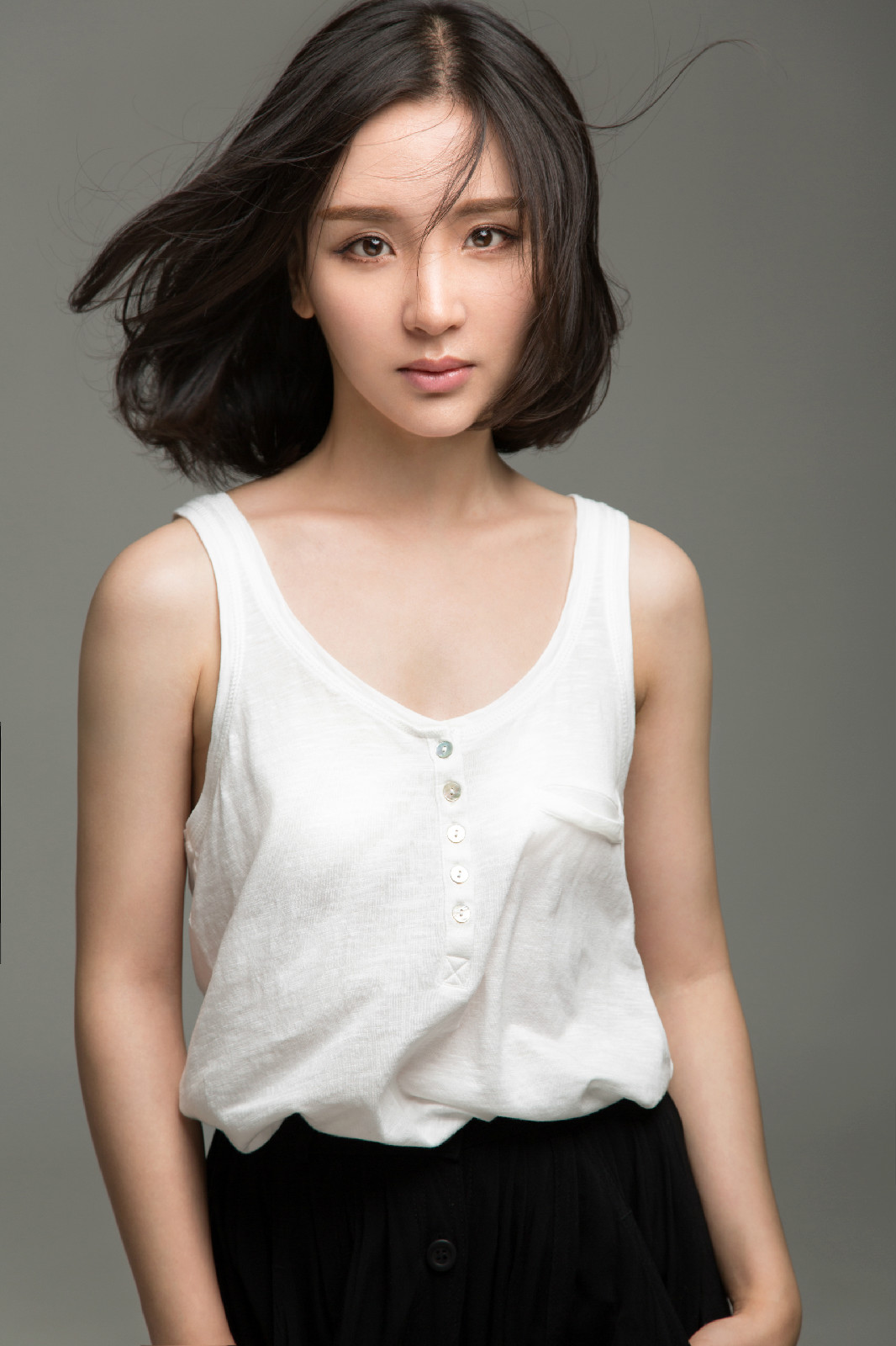  p data-id="gnrwo71w8o">鸿利 i>(原名刘虹利) /i>,出生于 a target=