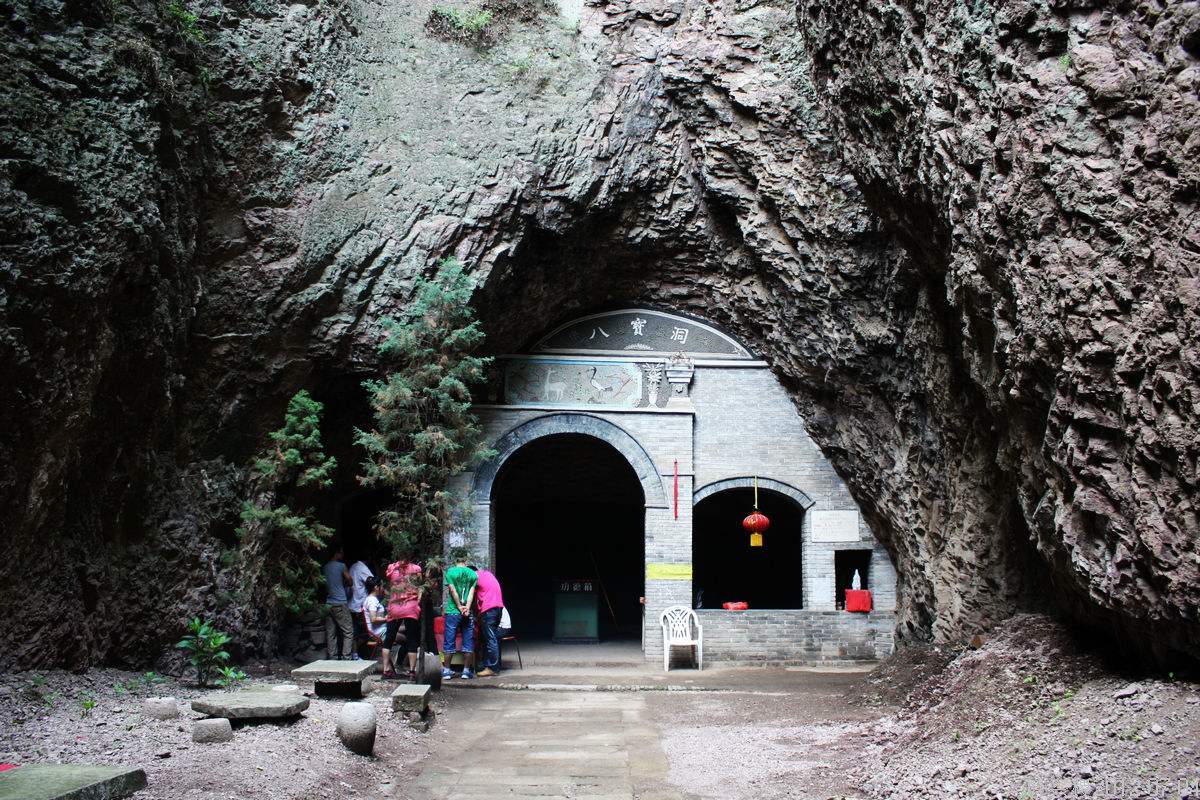  p>白云古洞又称白云峡谷,朝阳洞,位于承德市 a target="_blank" href