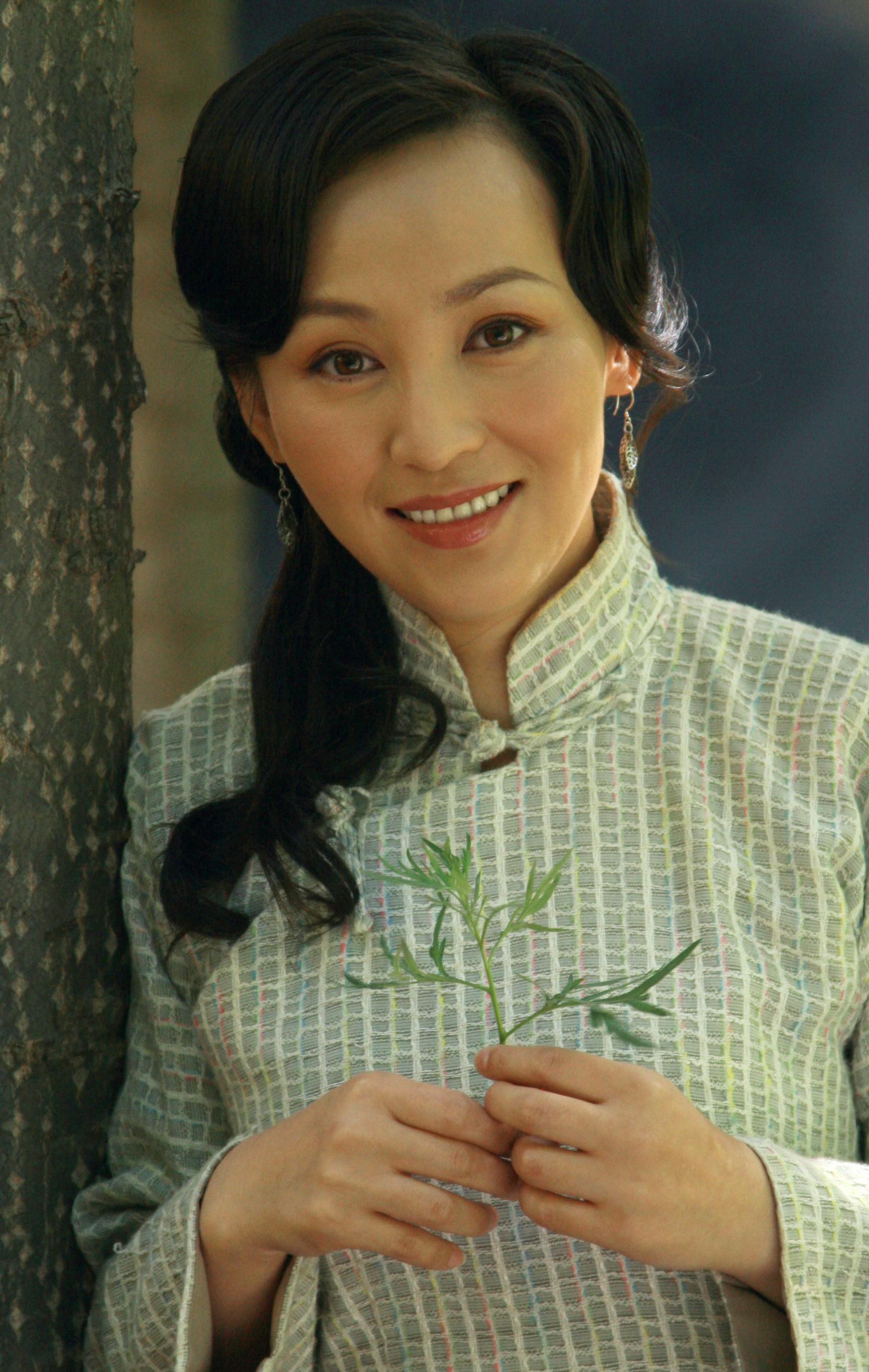  p data-id="gntq4dfpnz">岳丽娜,1974年4月17日出生于中国河北省承德