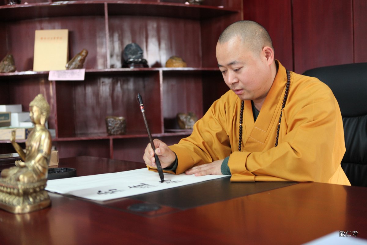 1996年因缘具足,在江苏镇江定慧寺依上茗下山律师披剃出家
