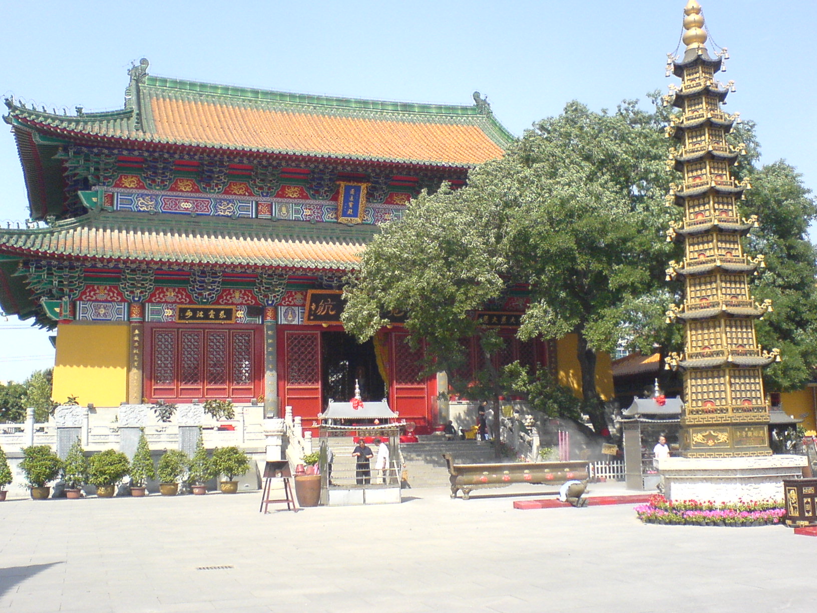  p>东五台寺位于天津市静海县双塘镇西双塘村,占地面积120亩,建筑面积