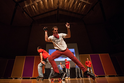 是轮滑大项轮舞(roller dance)的风格分支,来自于花样轮滑编创舞蹈