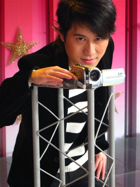  /p> p data-id="gnfbepq2ba">2004年湖南经视"绝对男人年度决选"全国