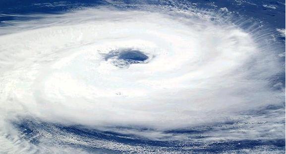  p>风眼墙是环绕台风中心的云,也称"眼墙".