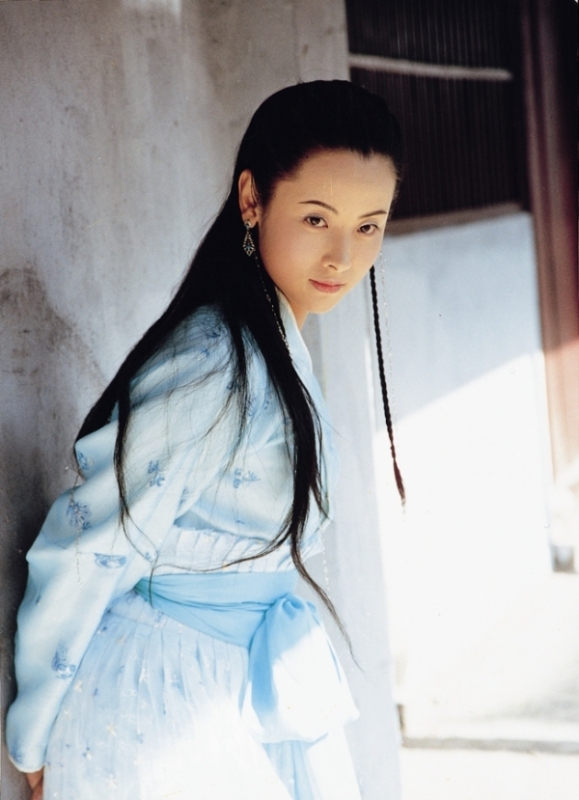  p>杨明娜,1976年9月27日出生于中国上海,影视女演员,1998年毕业于 a