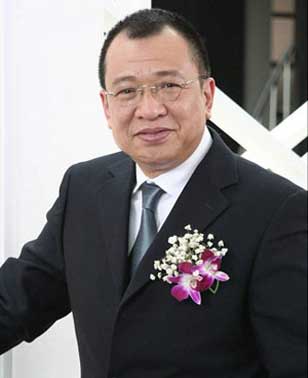  p>许绍雄(hui siu hung),1948年11月4日出生于中国香港,祖籍广东汕头