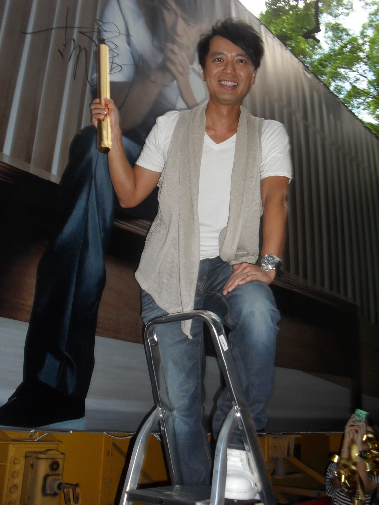  p>李克勤(hacken lee),1967年12月6日生于中国香港,籍贯广东新会崖西