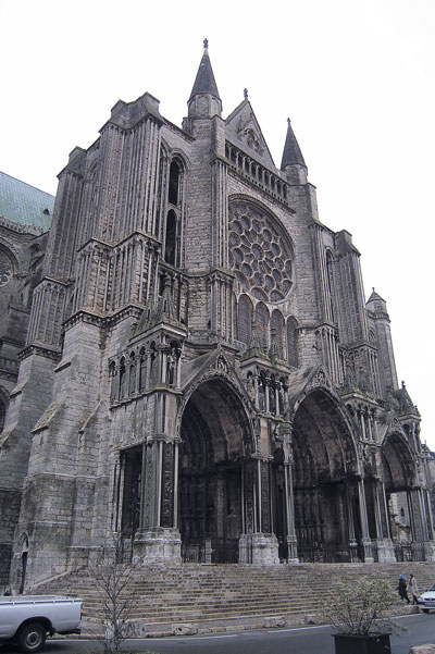  p>沙特尔大教堂,全称沙特尔 a href="#" data-lemmaid="11025631">